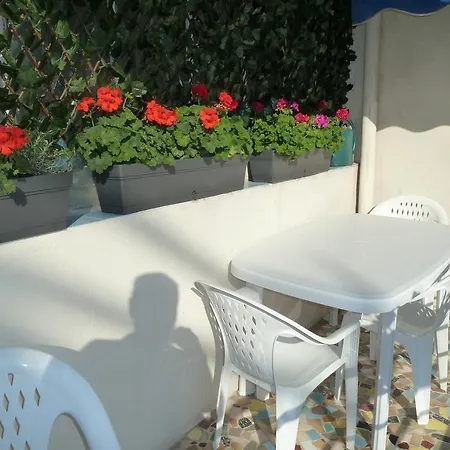 Les Floralies Apartment *